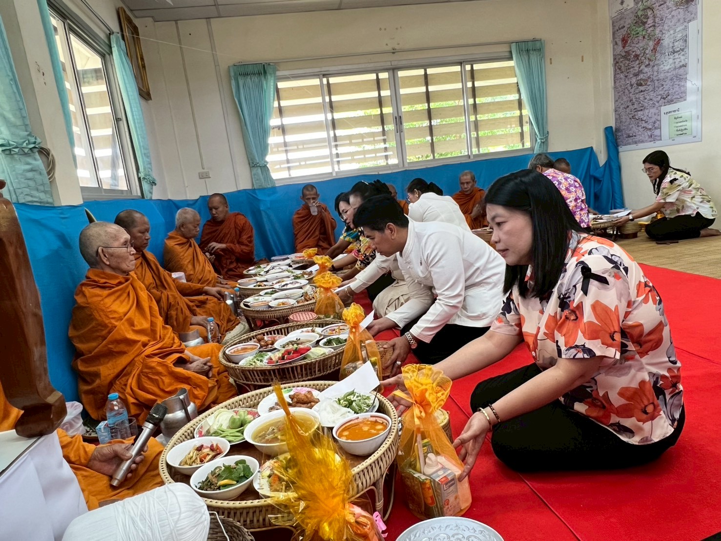 title - ส.ป.ก. ยโสธร จัดพิธีเจริญพระพุทธมนต์ทำบุญถวายภัตตาหารเพลแด่พระสงฆ์ พิธีสักการะศาลเจ้าที่และสิ่งศักดิ์สิทธิ์ประจำสำนักงาน เนื่องในเทศกาลวันขึ้นปีใหม่ไทย